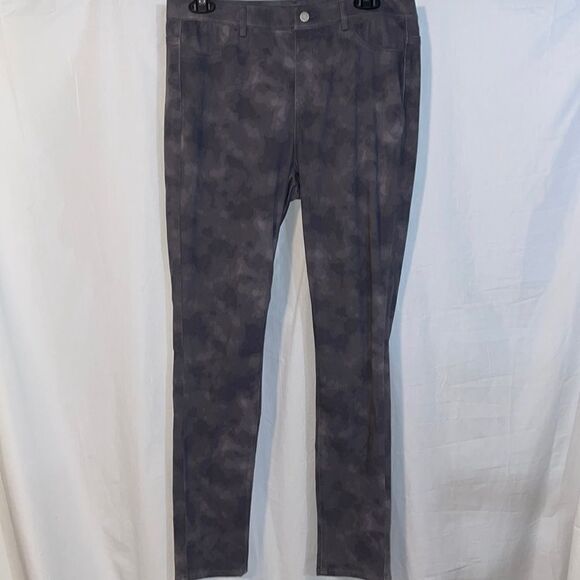 Uniqlo jeggings  - Picture 1 of 8